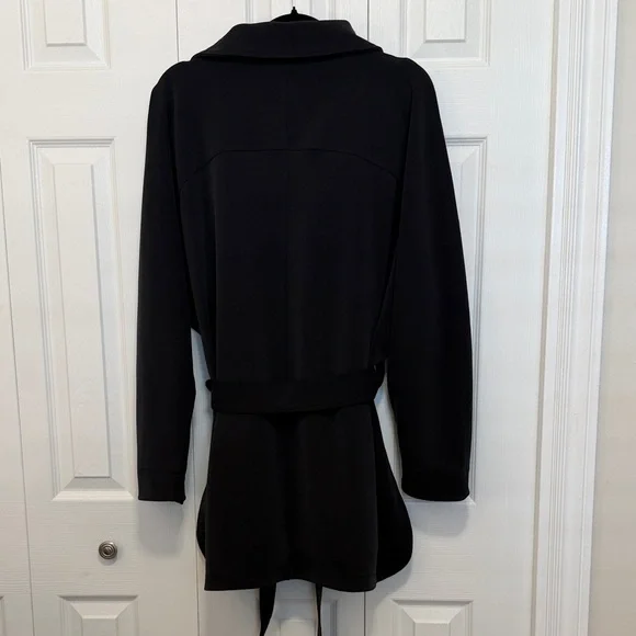 Lululemon Black Wrap Belted Women's Jacket in excellent condition. XL/XXL - Picture 2 of 6